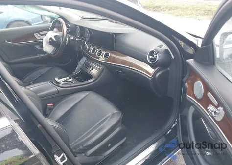 2017 Mercedes-Benz E 300 z USA, uszkodzony, nr VIN WDDZF4JB7HA145528